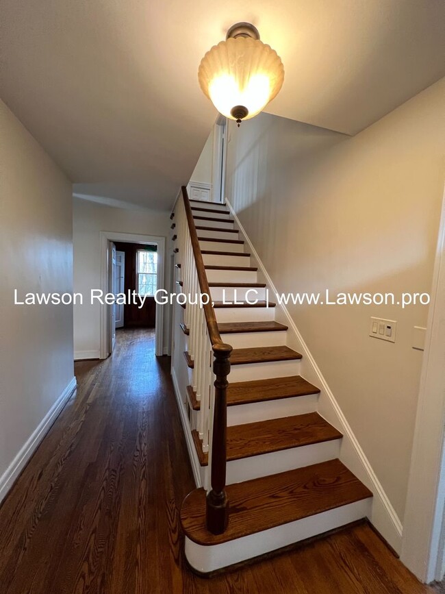 Building Photo - Charming Brick Colonial in South Roanoke