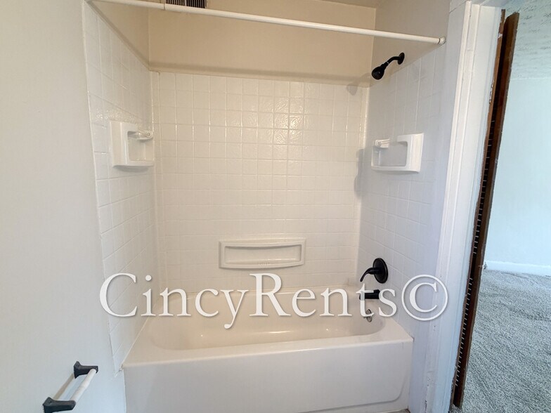 Building Photo - 3540 Columbia Pky