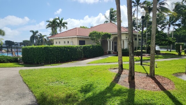 Building Photo - 1915 Lavers Cir