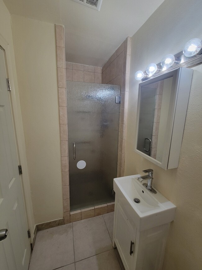 Building Photo - 6614 Tamarisk Ave