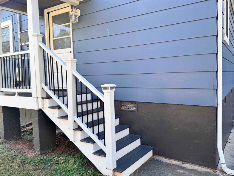 Building Photo - 3090 Brandon Rd