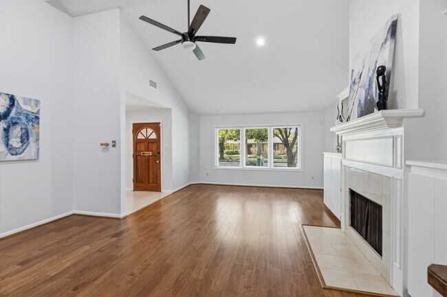 Building Photo - 5410 Indigo St