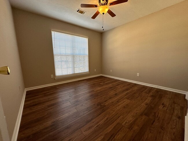 Building Photo - 1997 Sylvan Lake Dr