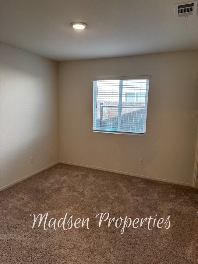 Building Photo - 114 Christian Ave