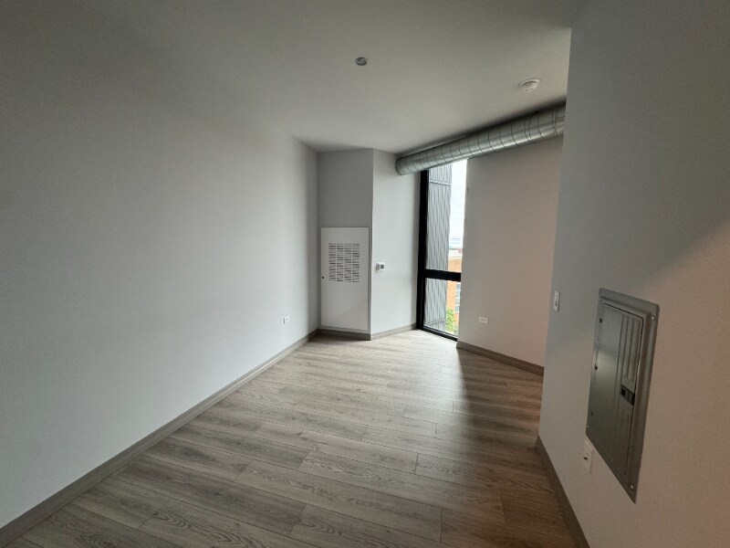 Building Photo - 2131 N Elston Ave