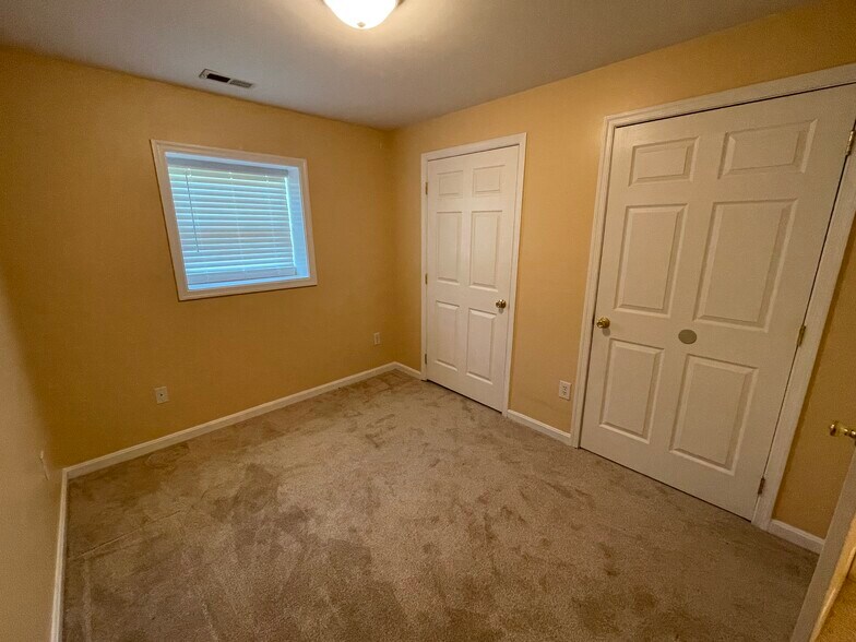 Building Photo - 22045 Fox Ridge Rd