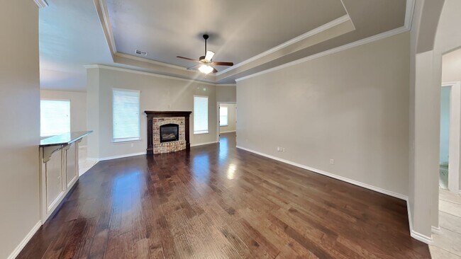 Building Photo - Very Nice 4 Bedroom 2 Bath + Study Home in Yukon Schools