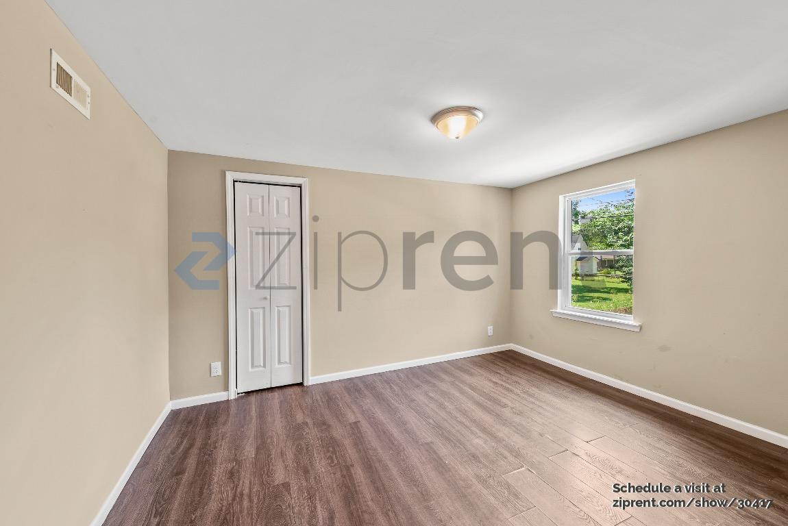 Building Photo - 1114 W Bank St