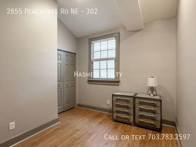 Building Photo - Stunning 2 Bed 1.5 Bath Condo Available Now!