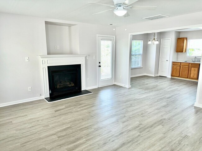 Building Photo - Updated 4BD, 2.5BA Raleigh Home With a 2-C...