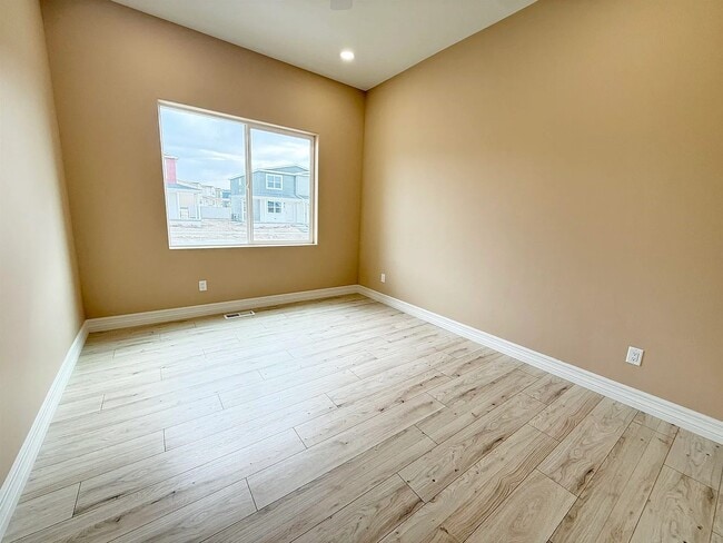 Building Photo - 3109 W Laux Dr