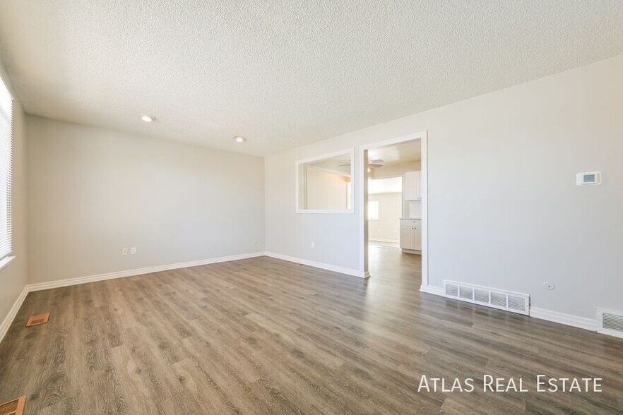 Building Photo - 15876 E Cornell Pl