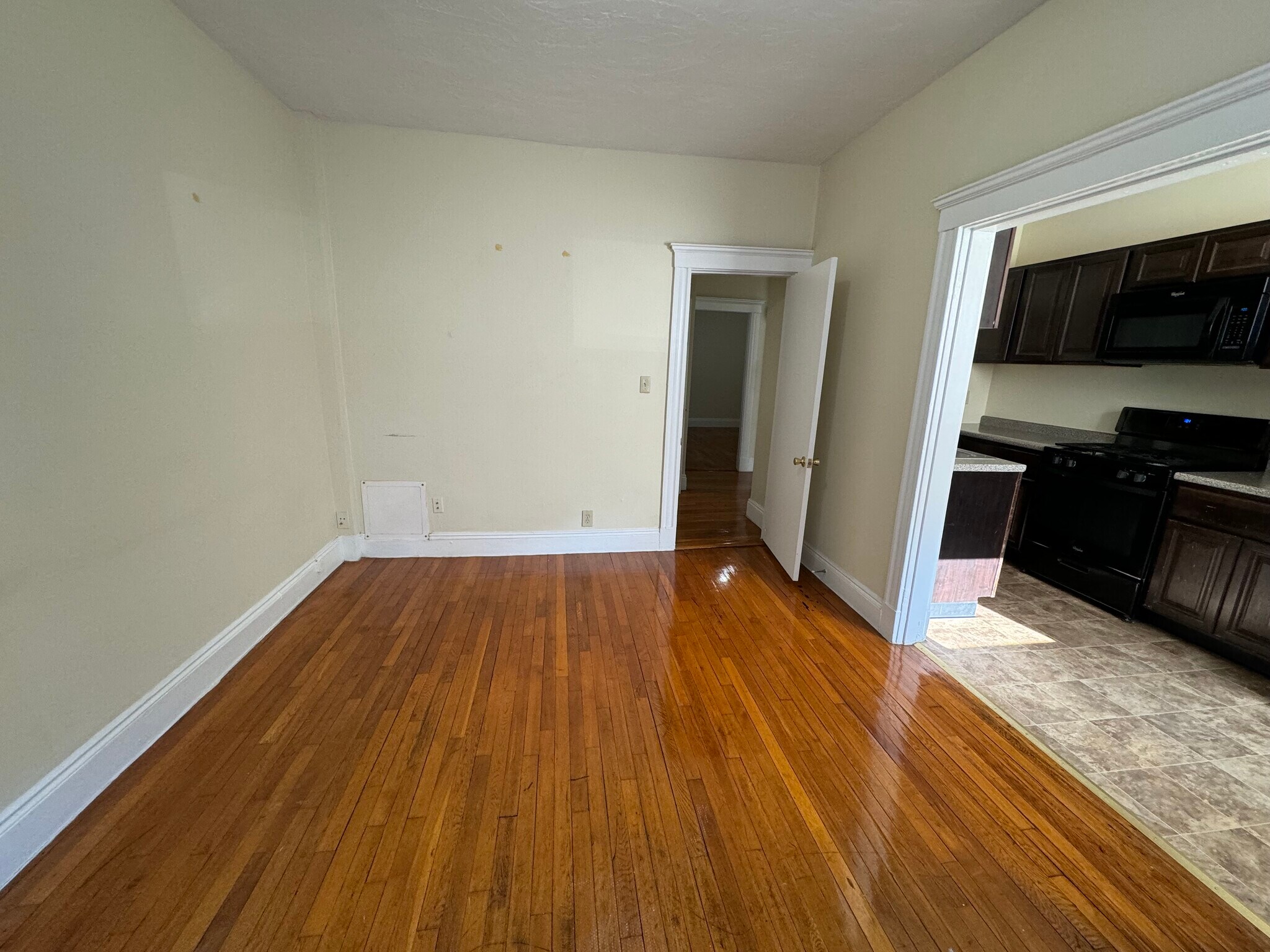 Building Photo - 156 Kelton St