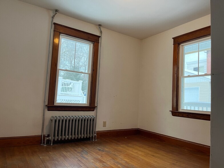 Building Photo - 11 Eaton St