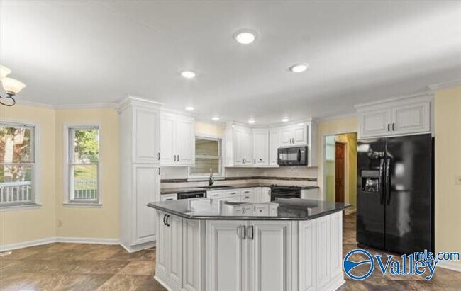Building Photo - 15007 Collier Dr SE