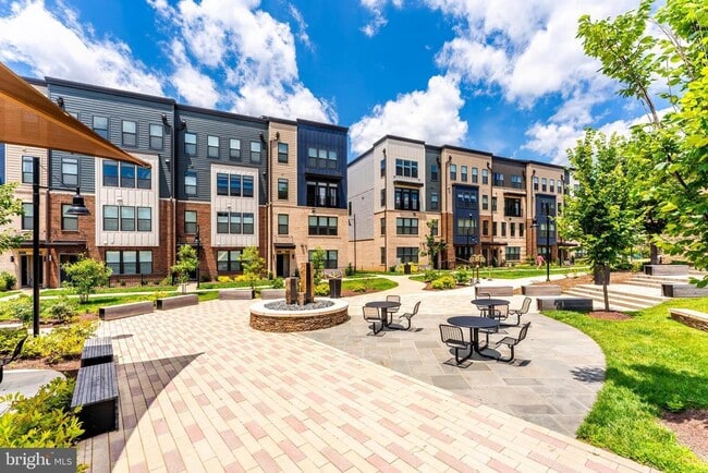 Building Photo - 1668 Bandit Loop