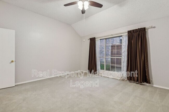 Building Photo - 1105 Dove Dr