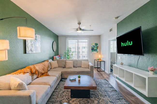 Building Photo - 1275 E University Dr