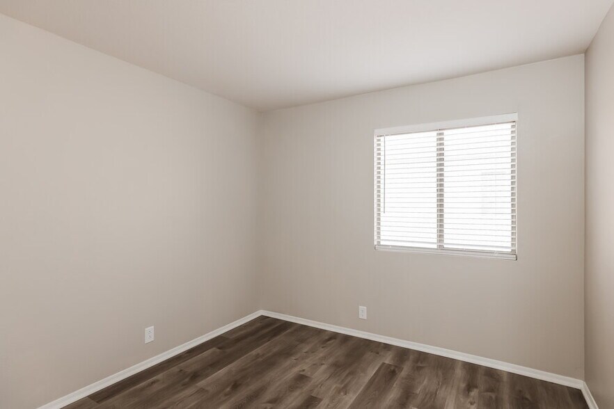 Building Photo - 15729 W Smokey Dr