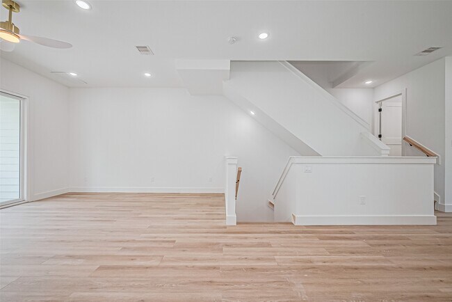 Building Photo - 6023 Maybell St