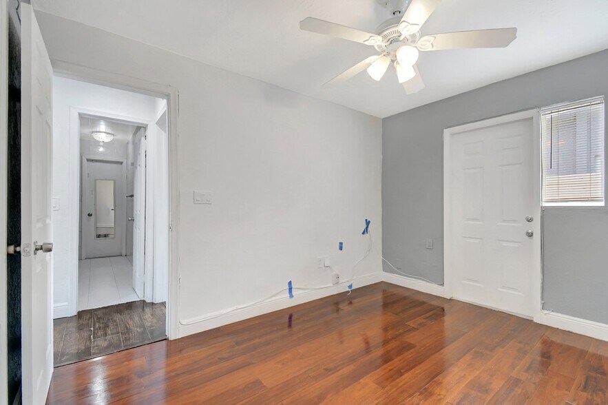 Building Photo - 8960 Sunset Strip