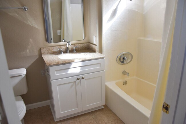 Building Photo - Beautiful 2 Story Home For Rent