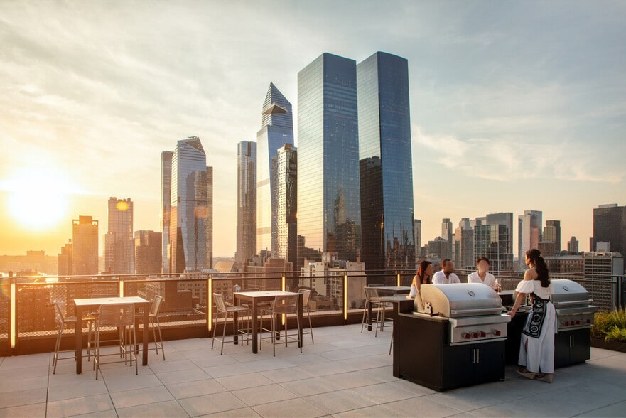 Building Photo - 241 W 28th St