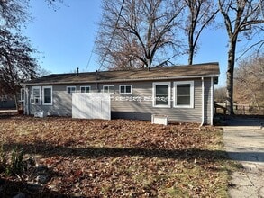 Building Photo - Charming 1 Bedroom Duplex