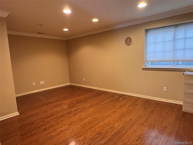 Building Photo - 54 Fairways Dr