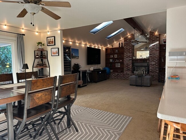 Building Photo - 2209 El Cejo Cir