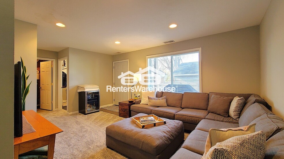 Building Photo - 319 4th St N