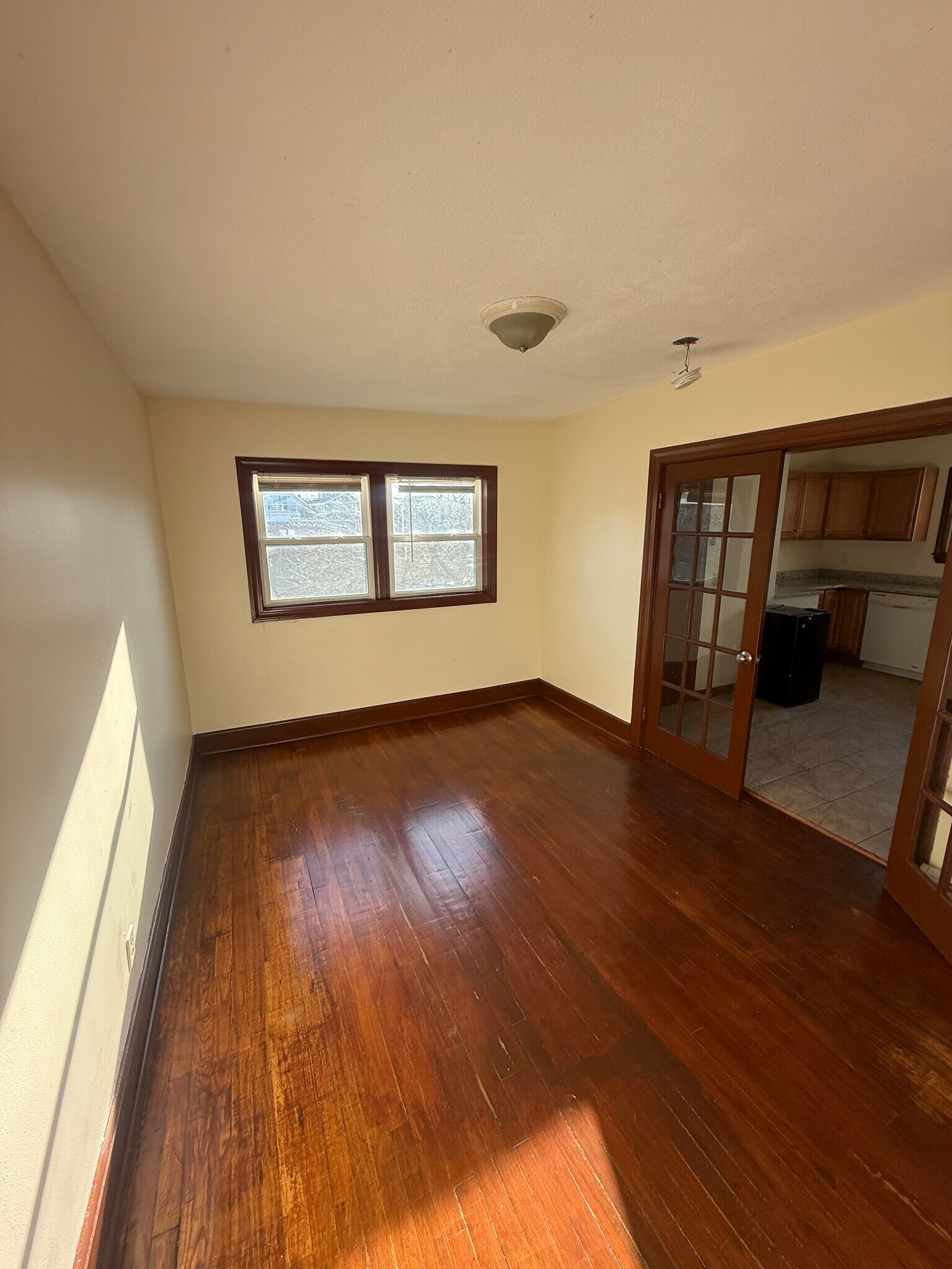 Building Photo - 569 Main St