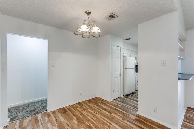 Building Photo - 6916 Scenic Brook Dr