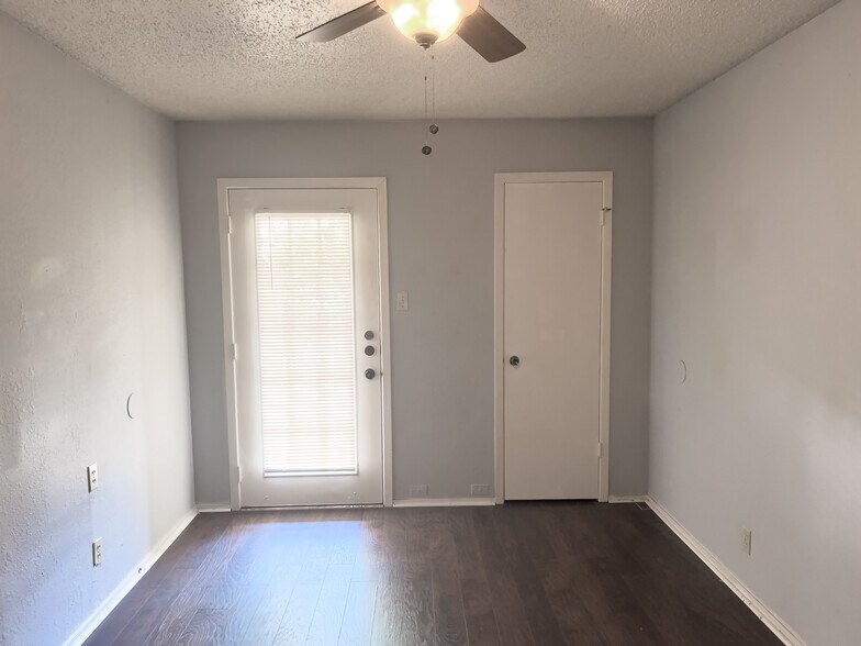 Building Photo - 901 Taulbee Ln