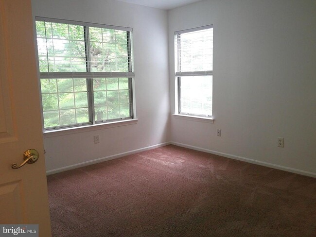Building Photo - 308 Diamond Dr