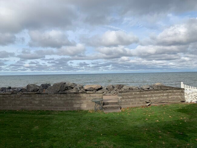 Building Photo - 6588 Shore Acres Dr