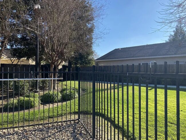 Building Photo - 3370 Spring Garden Dr