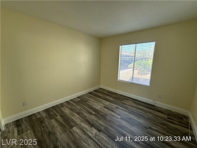Building Photo - Updated First-Floor Unit | Granite Counter...