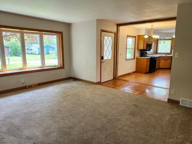 Building Photo - 6618 South Dr