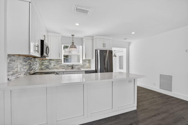 Building Photo - 954 SE 7th St