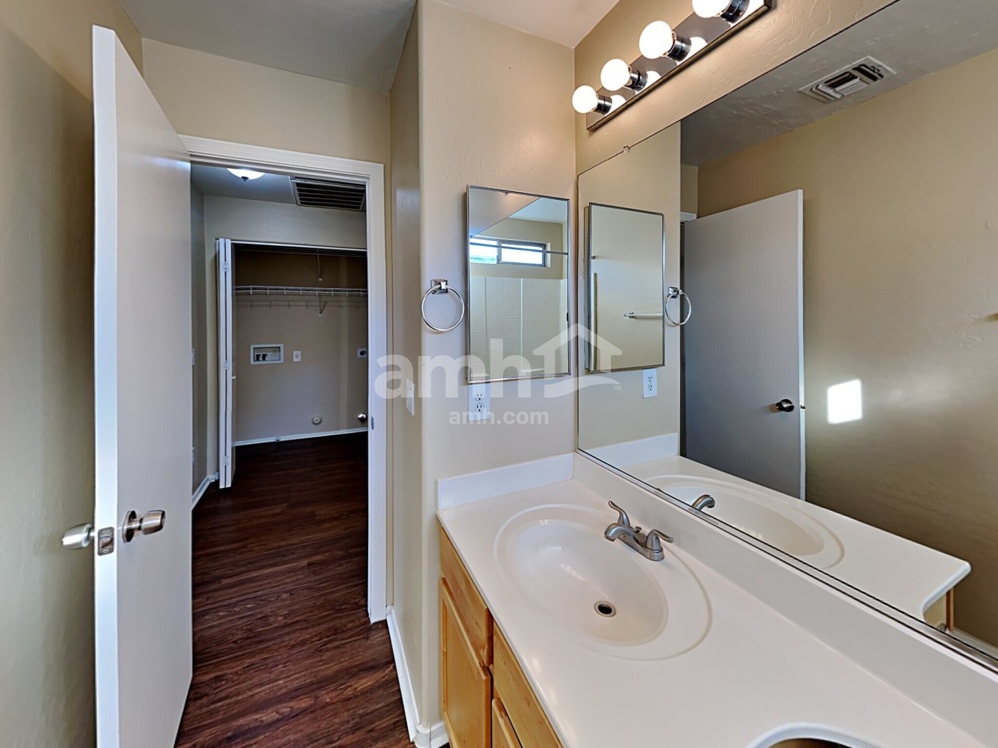 Building Photo - 1505 S 113th Dr