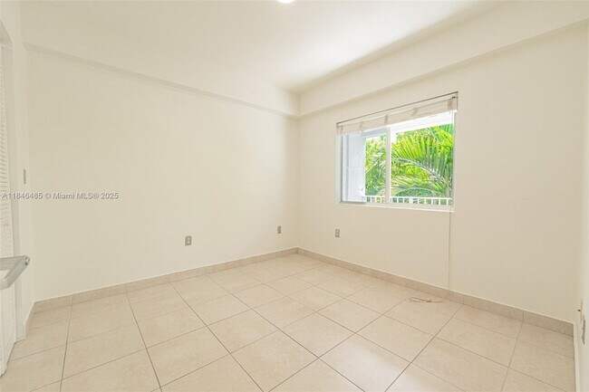 Building Photo - 2536 NW 24th St