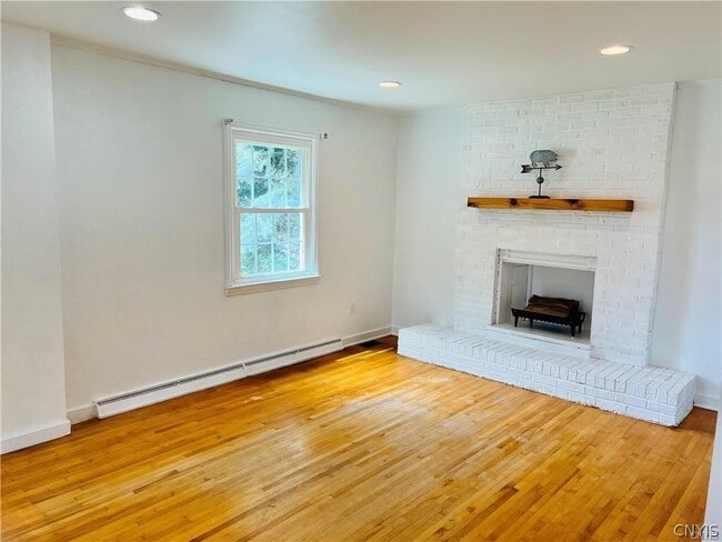 Building Photo - 202 Elm St
