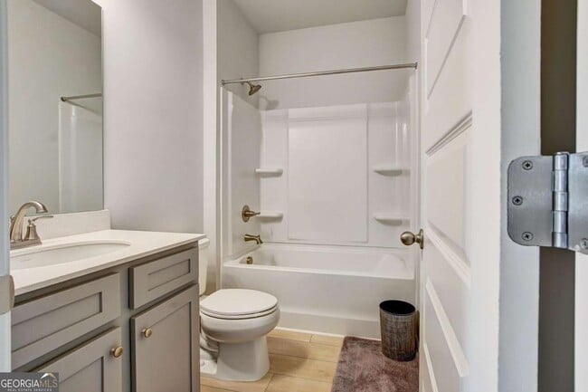 Building Photo - 297 Delta Dr