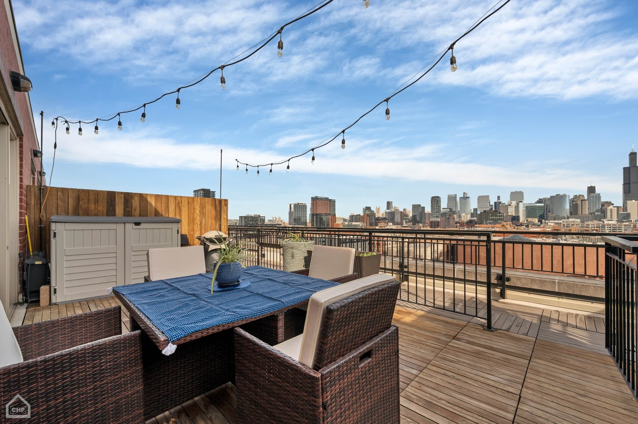 Private roof deck on 2nd floor - 6 S Laflin St