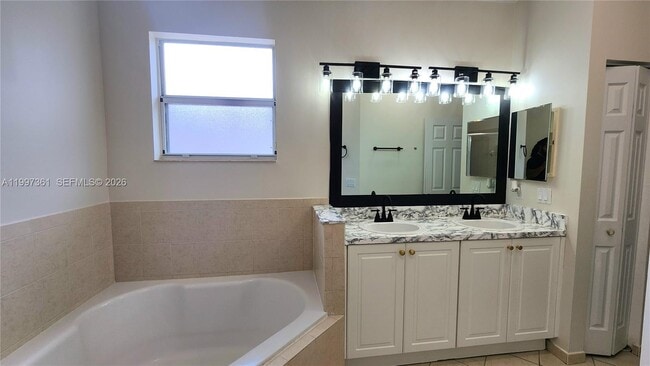 Building Photo - 343 NE 36th Terrace