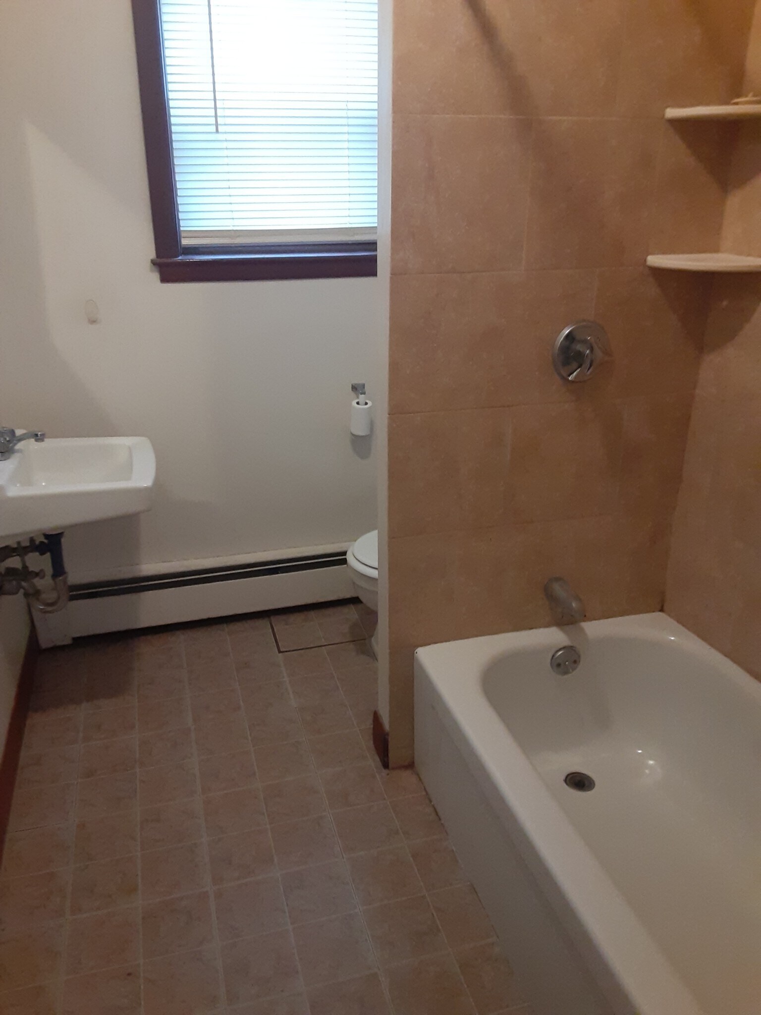 Building Photo - 7 School Ct