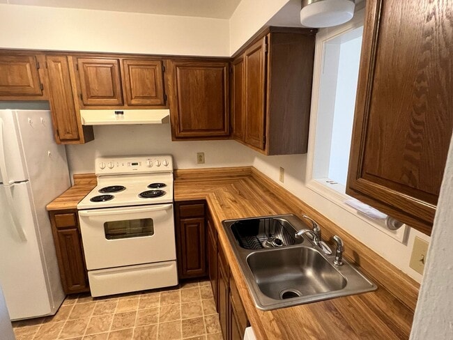 Building Photo - ONE LEVEL LIVING at Stonebridge Landing in Western Branch!