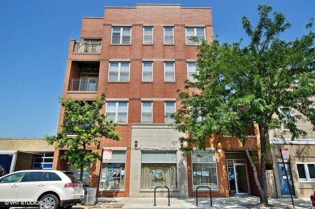 Building Photo - 3559 N Milwaukee Ave