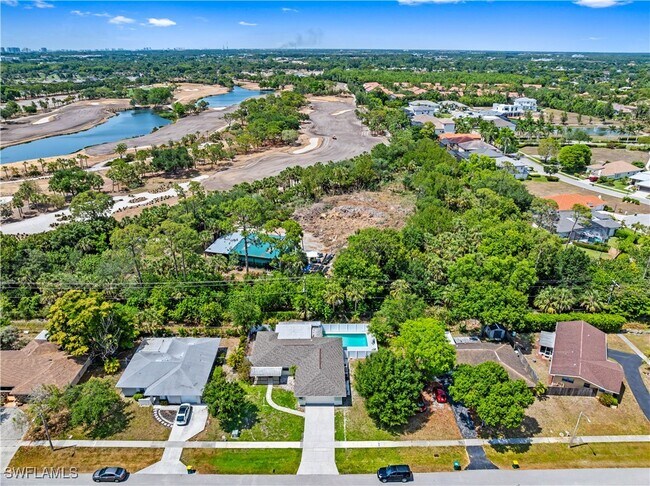 Building Photo - 2473 Poinciana St